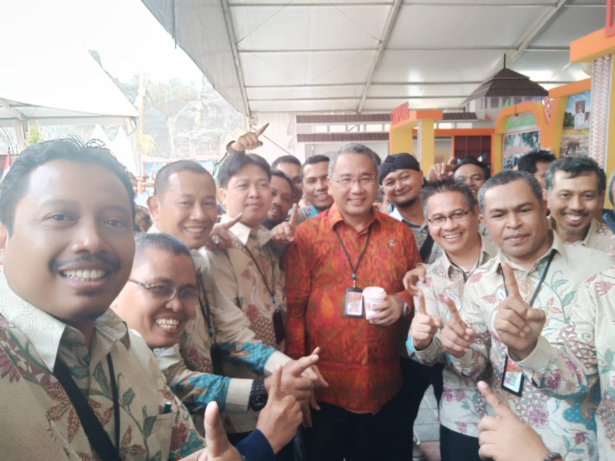 RhezhaLeboxs's tweet photo. Koorprov Se Indonesia Mengucapkan Selamat dan Sukses Atas Terselenggaranya Temu Karya Nasional
#GelarTTG2018
Ke 20 Di GWK - Bali
19 Oktober 2018
@Jokowi
@EkoSandjojo
@anwsanusi
@taufikmadjid71
@fachrilabalado
#GelarTTG2018 
@Tppiprovbabel 
#TPPIBabel https://t.co/WtnDlvlRit