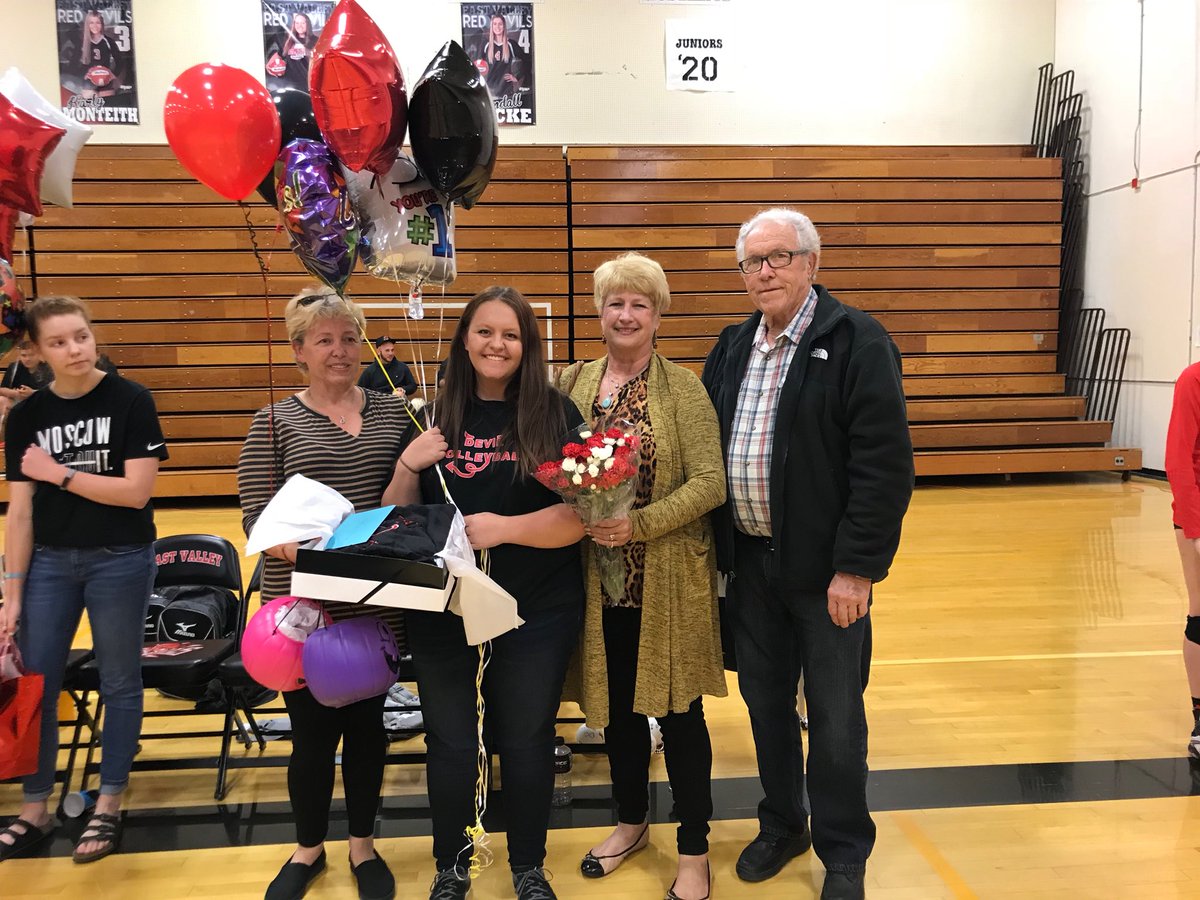 kortneywaalsh's tweet photo. seniorrrrr nightttttt 🙂🙂 with a dub! #devilsdevilsdevils (also yes my mom was crying lol) https://t.co/YWf1X6RfKH