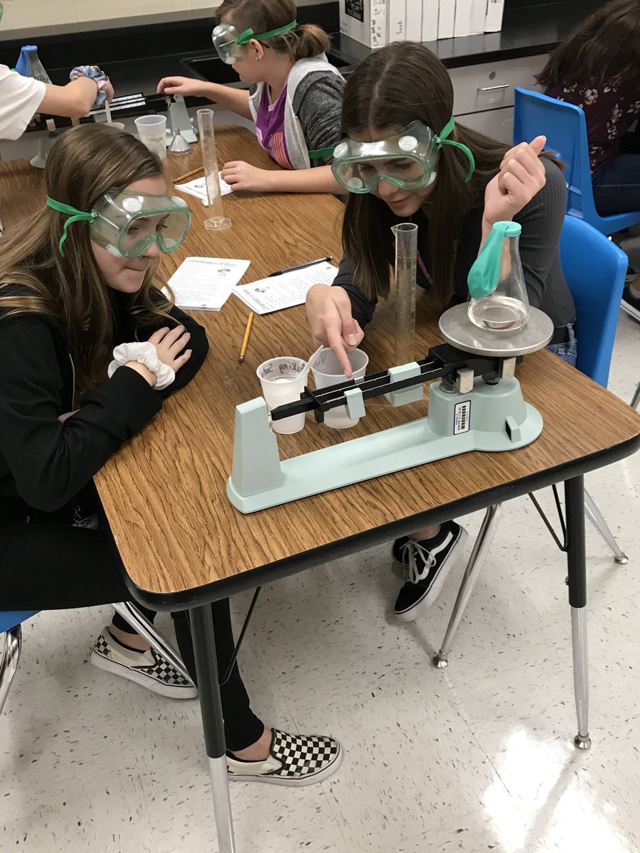 CrailScience's tweet photo. I love lab days and so do my kids!! #sciencerocks👩🏼‍🔬 @wmsrangers https://t.co/ajOUenEXky
