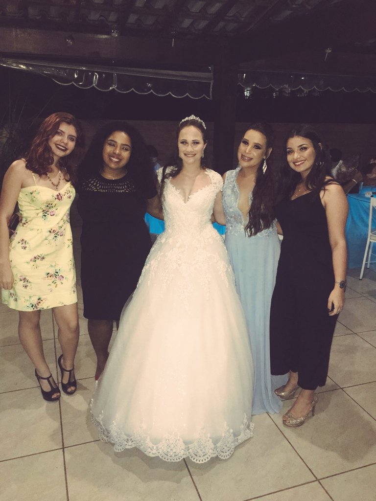 euthayna97's tweet photo. Do CEBs pra vida... Fabi casou!
#fatil 💛 https://t.co/A6Q0OwRkbC