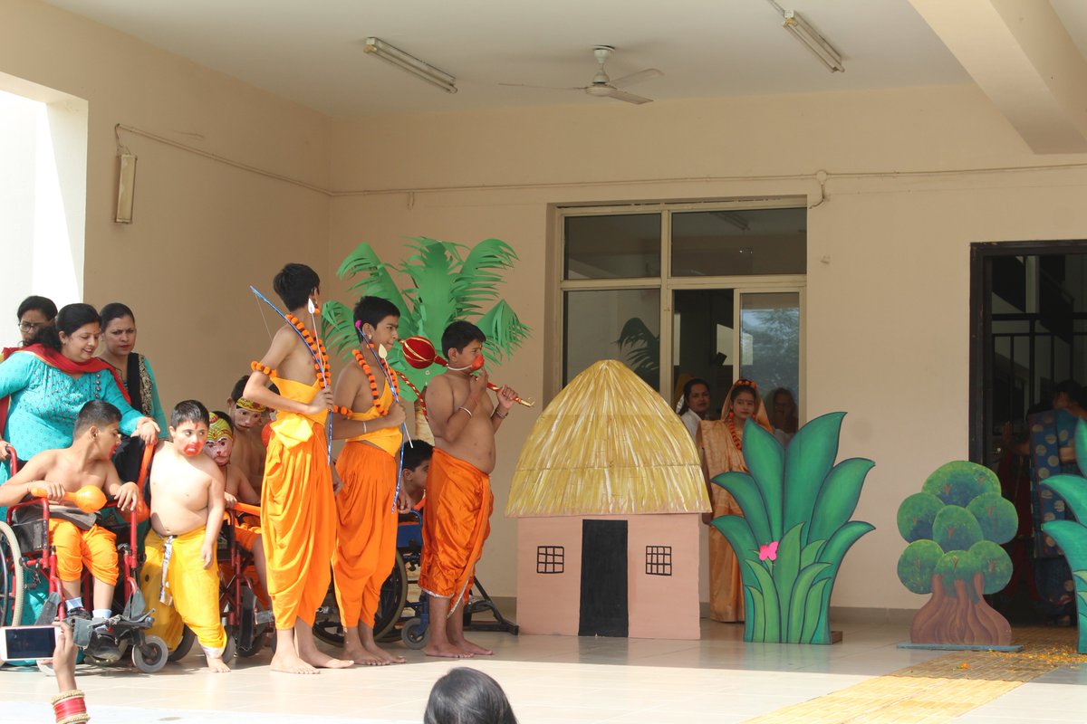 PCFIndia's tweet photo. Our students celebrated Dussehra with a splendid skit based on Ramayana. We concluded our celebrations by burning the Ravan as the symbol of evil and negativity. Take a look at #MBCN students performing for the crowd! #HappyDusshera #Dusshera2018 https://t.co/HWyysCTpPv