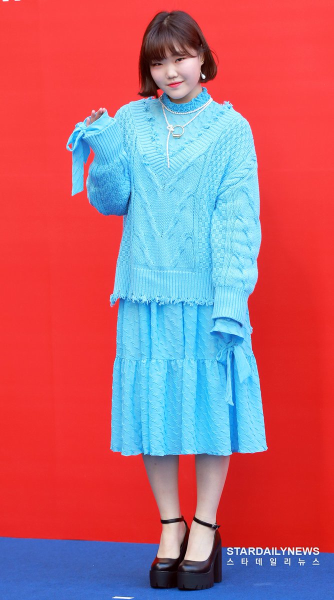 📸 Two young queens 👑 CHUNGHA and AKMU Suhyun today at 2019 S/S HERA Seoul Fashion Week for KYE~ 💕 <a href="/mnhent_01/">MNH ent.</a> <a href="/ygent_official/">YG FAMILY</a>