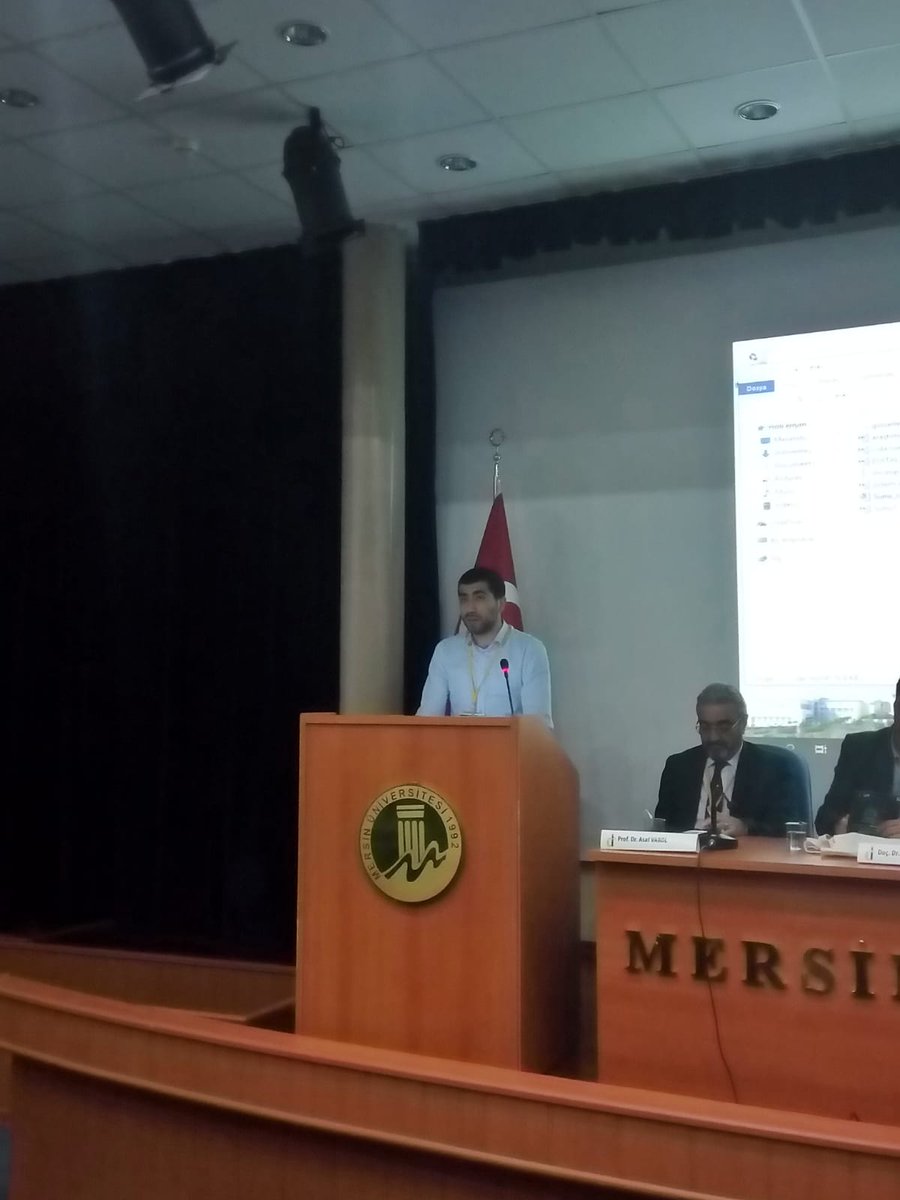 HakanKoluman's tweet photo. Mersin Üniversitesi'nde düzenlenen Uluslararası Dijital Çağda İletişim Sempozyumu'nda ilk sunumumu gerçekleştirdim. Benim için büyük bir heyecan ve tecrübe oldu. Arayıp soran, burada yanımda olan herkese tekrardan çok teşekkür ederim. 🤗 #cida2018 #CIDA #cidasymposium https://t.co/Jr3X4l0FvY