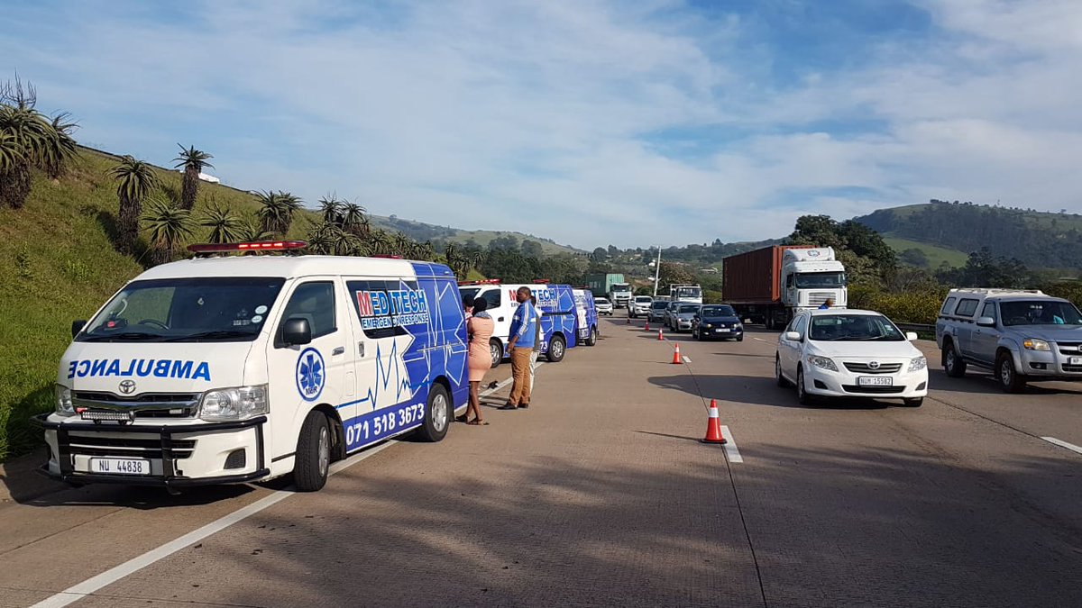 MeditechER's tweet photo. Fatal Car accident N3 Peacevale DbN bound . Meditech Er on scene , Fast lane closed .RIP @netstartraffic @i_trafficKZN @FatalMoves @ecrtraffic @SAPAESA @_ArriveAlive @traffickzn @TrafficSA @EMERGCONTROL @TabloidNewsKZN @HighwayMail @Hilltop_Highway @DailyNewsSA https://t.co/mQNUiYC5db