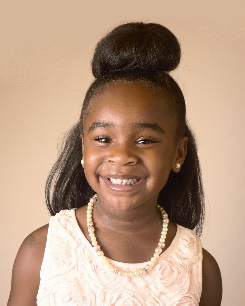 CMJonesy3's tweet photo. Being a Mom is no easy task and although there's no step by step manual that will help through the unknowns, I will continue to give it my very BEST..because she is SO worth. #TeamRiver #FiveandFab #PrincessRiver #ProudMom #WhatATeaching #MomStillLearning #StillOleSchoolTho ππ https://t.co/nY72aD2OQM