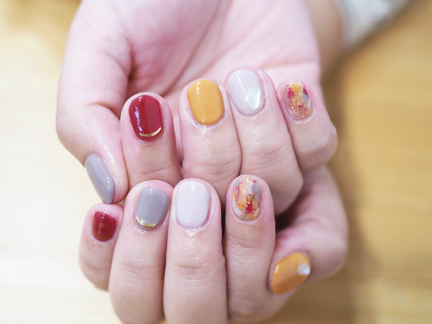 O Xrhsths Nail Yumihari Sto Twitter 秋カラーとモヤモヤネイル 秋配色のベタ塗りにもやもやとスタッズでアクセントを 6800です Nail ネイル ネイルデザイン ショートネイル ナチュラルネイル ニュアンスネイル 秋ネイル シンプルネイル ベタ塗り