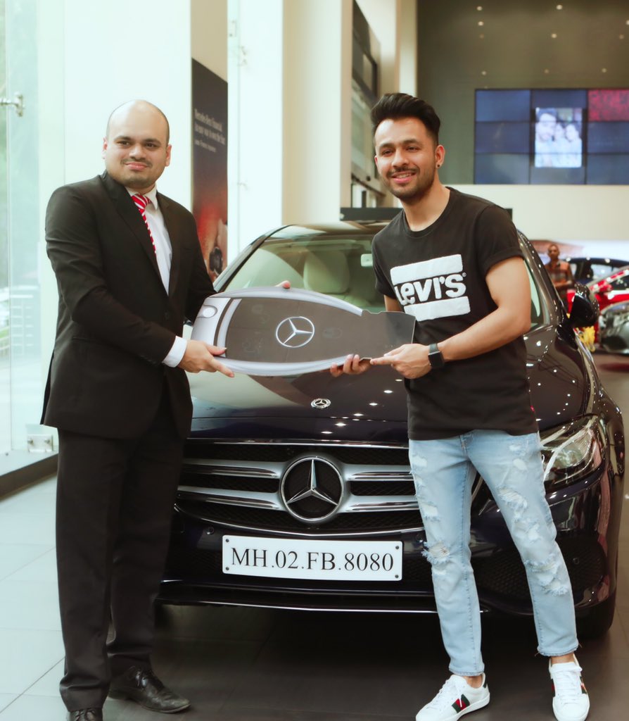 TonyKakkar's tweet photo. कभी खिलोनों से भी खेलना एक ख्वाब सा था, पर  हकीकत ऐसी होगी ऐसा तो ख्वाब भी ना था.. ♥️🙏 
Kabhi khilono se bhi khelna ek khwaab sa tha, Par Haqeeqat aisi hogi aisa to khwaab bhi na tha 

- Tony Kakkar
.
.
#SelfEarned #TonyKakkar #MercedesBenz #AutoHangar https://t.co/U19k1KEzPo