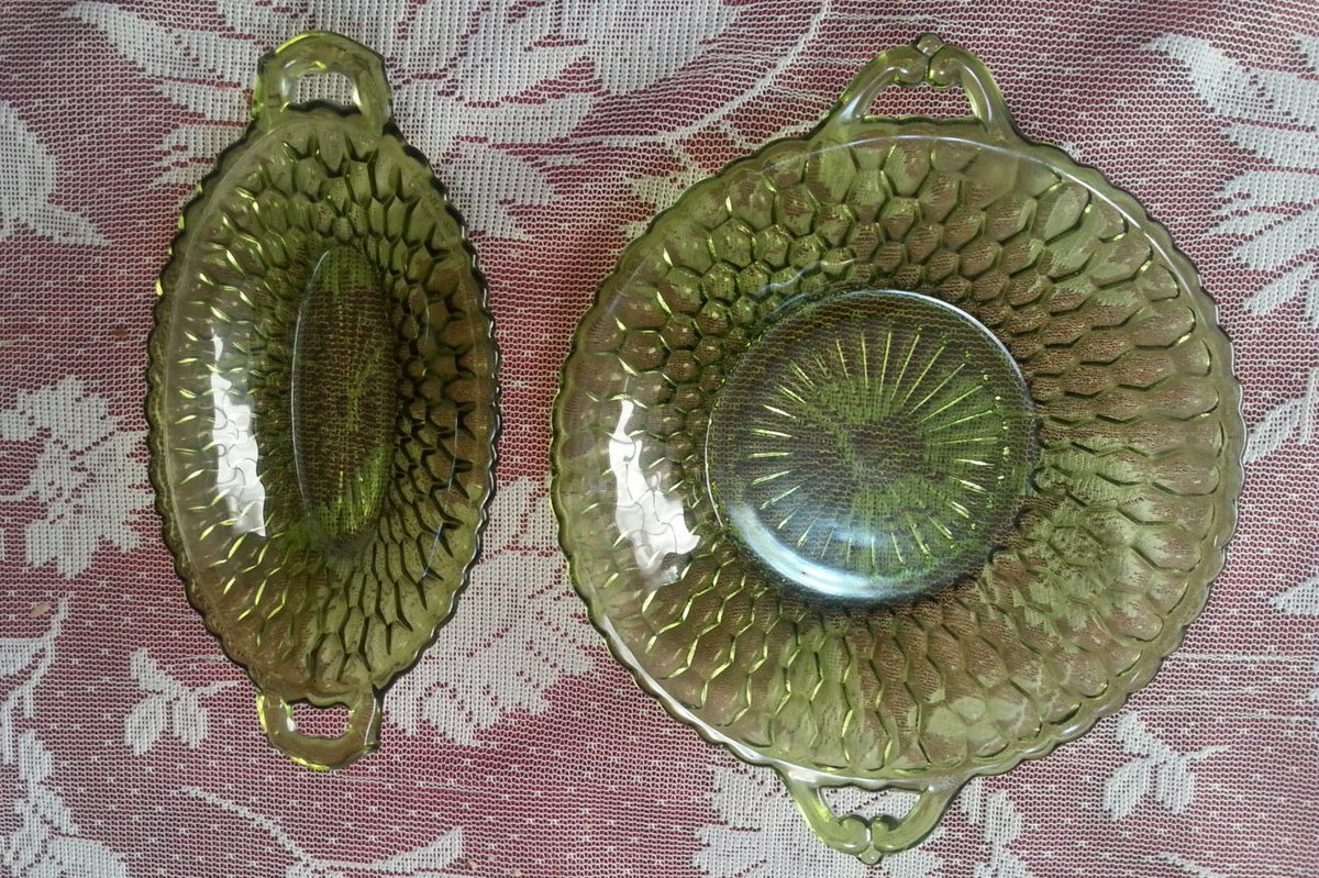 0063db's tweet photo. Depression era Glass Honeycomb pattern Vintage Avocado Green - pair of 2 - oval dish and round dish https://t.co/GZFzLaHe16 #CoArtDesigns #Etsy #RoundDish https://t.co/ukqwJOwZSr