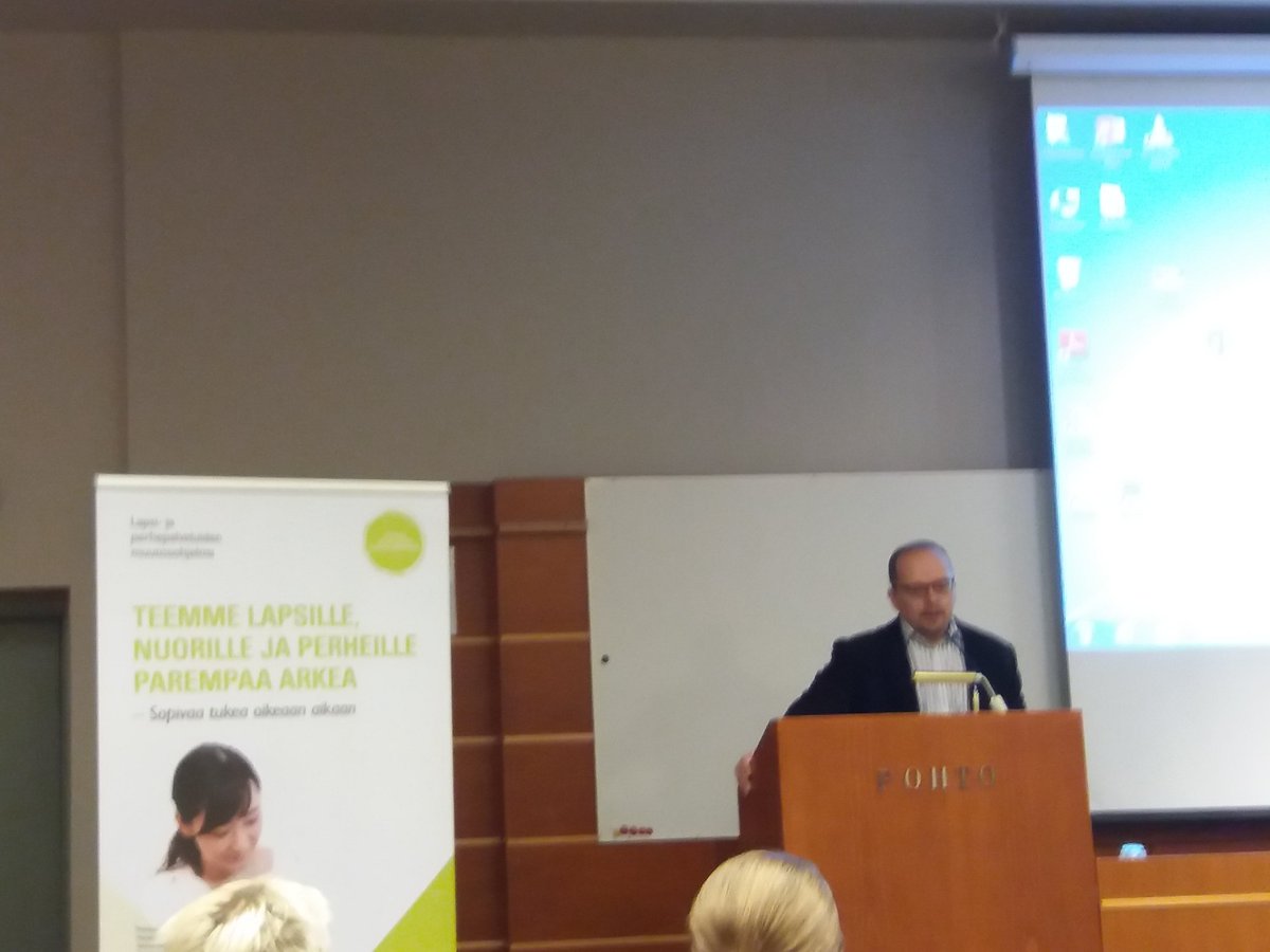 PP_LAPE's tweet photo. Suvi Helanen ja Arto Willman avaavat Nuorten LAPE-seminaarin. Noin sata henkilöä tänään tärkeiden asioiden äärellä. #lapemuutos #nuoret https://t.co/8qEUP3NxMf