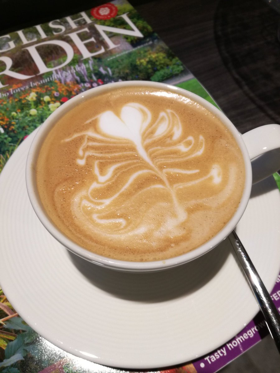 t_staelyzer's tweet photo. Start je dag met een heerlijke #cappuccino in #Brugge . Geniet! https://t.co/pahtRThpRk