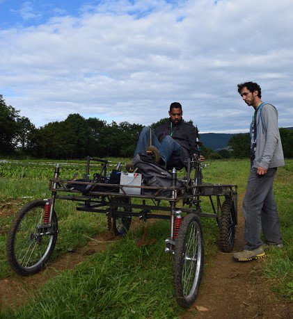 ARC2020eu's tweet photo. "We have five trucks equipped with the machinery & materials we need to run about 80 practical training courses on farms and workshops across France per year.
More than 2.000 farmers have participated in our workshops in six years."
#Agtechtakeback #agtech
https://t.co/4qQIBBp5a2 https://t.co/cMKyxjm66c