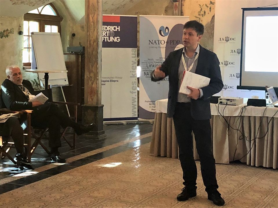 DipAcademyUA's tweet photo. 🗓️18/10/2018 #DAOS2
Day 5 був присвячений пит. регіонального розвитку та децентралізації. Своїм досвідом ділилися представники🇩🇪🇪🇺🇺🇦урядових організацій, а саме Франц-Йозеф Лерш-Менс, Тарас Токарський@minregion_ua, Бенедикт Херрманн@EUDelegationUA, Віталій Литвин, @kiefercongress https://t.co/xjZWZMkHIe