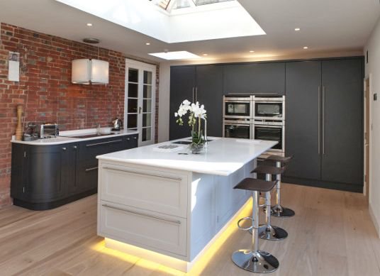 kitchen_real's tweet photo. Make the most of architectural features in your kitchen, such as beams or a brick wall...
#RealKitchen #RealKitchenCompany #RealKitchenCompanyLtd #RealClassic https://t.co/ziH6IBXFIv