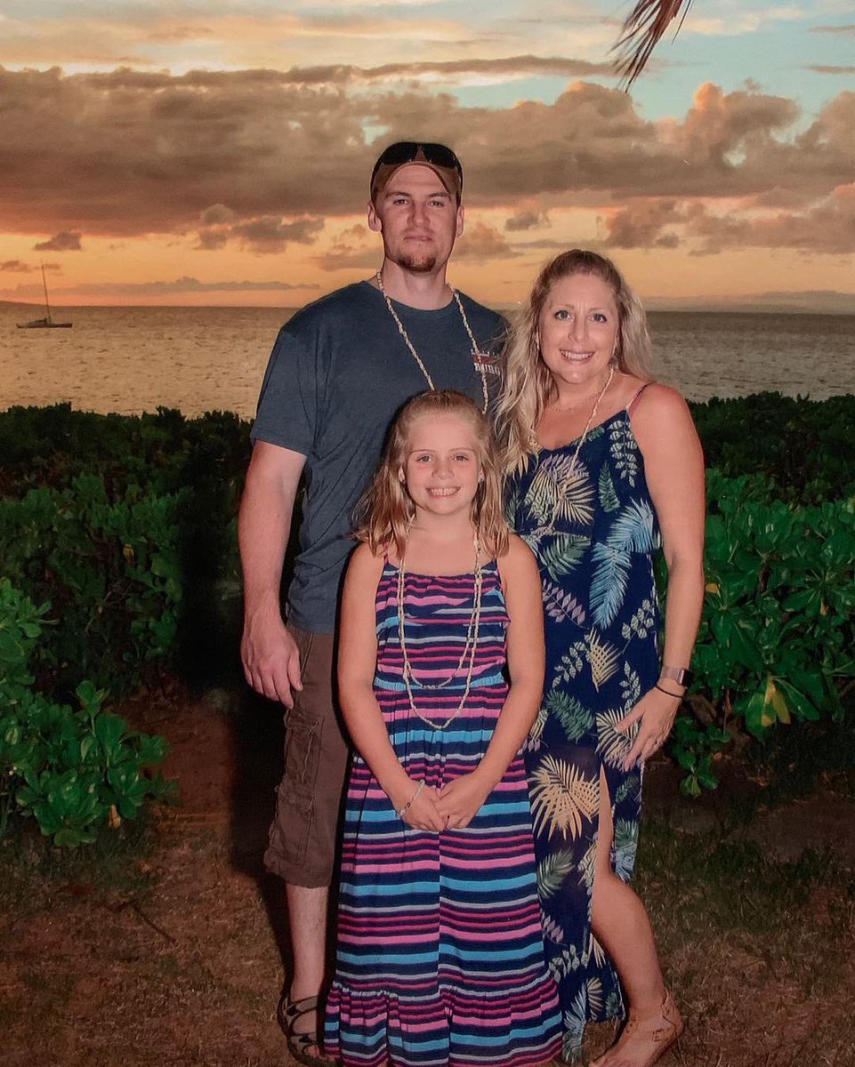 J_FruehAZ's tweet photo. Beautiful night in Maui with the family! #luau #Hawaii #vacation #realbackdrop https://t.co/CrvkNOLRSj