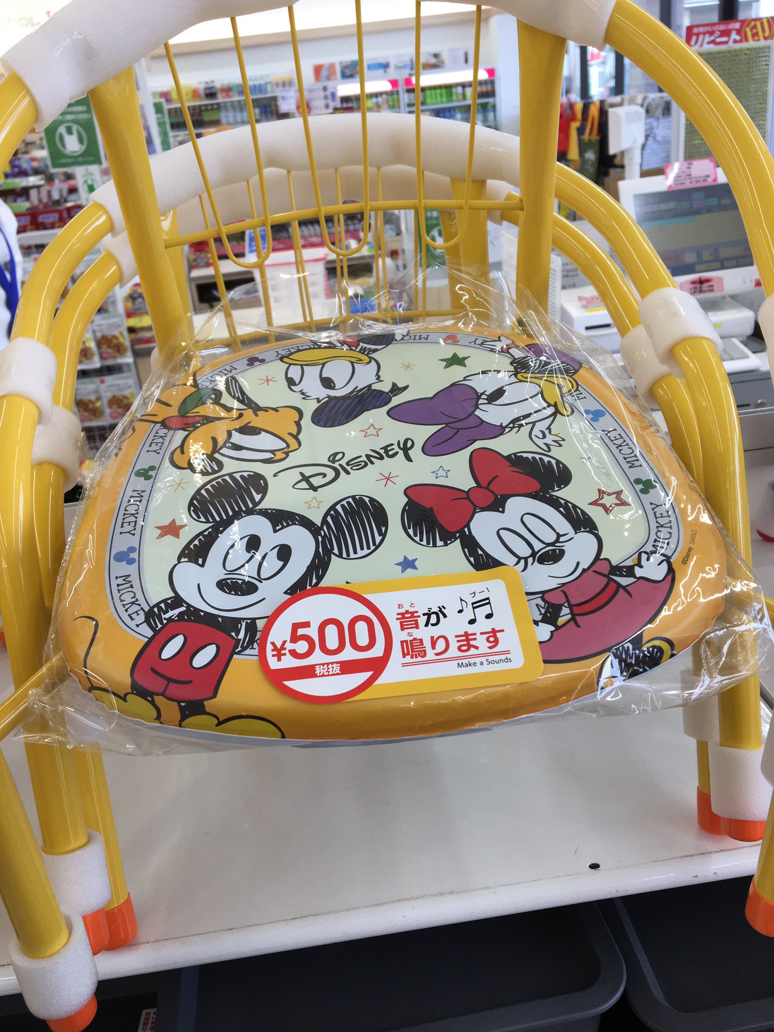 マメちゃん ダイソーにディズニーの豆椅子売ってた ちょうど買おうか悩んでたとこ まだ検討中だけど T Co 5ct8jkh12g Twitter