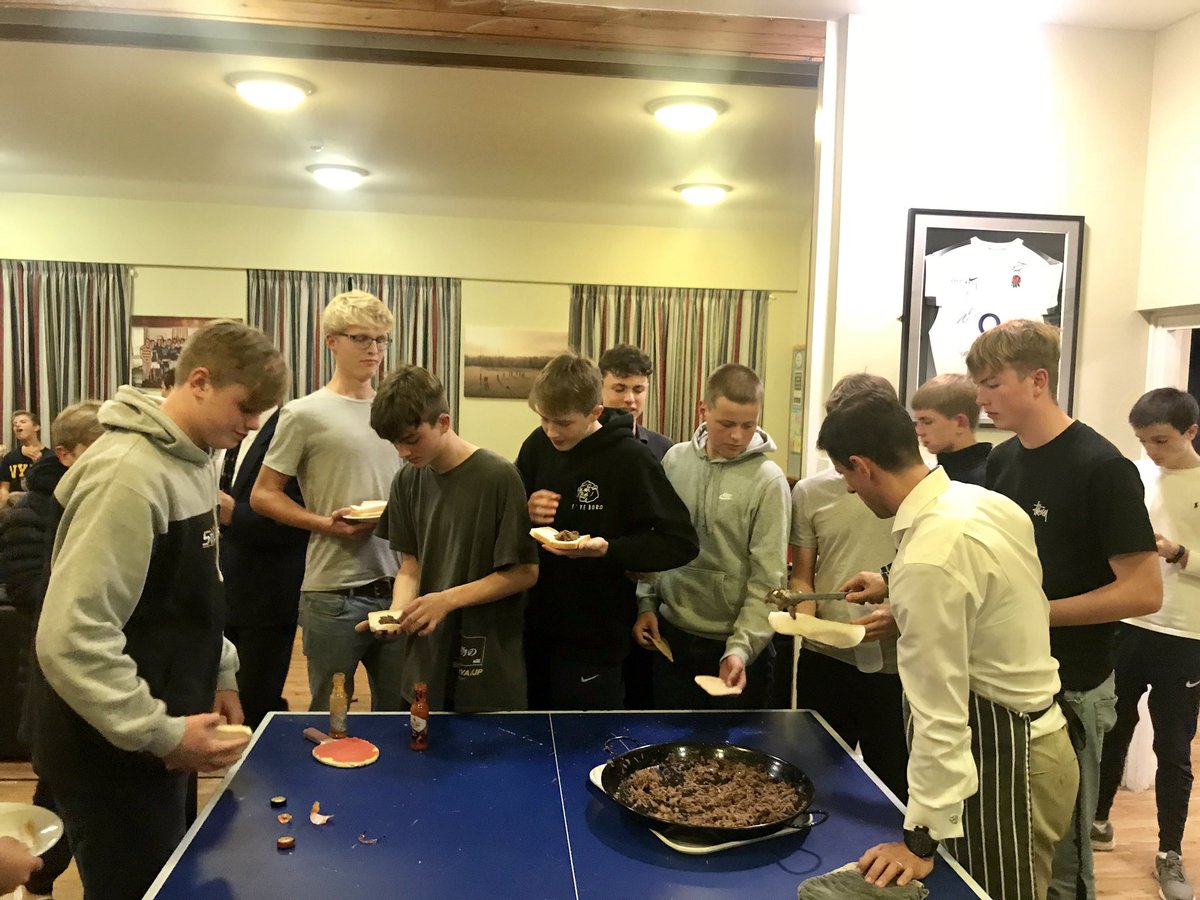 Chef Hanslip serves up beef brisket on the final night of half term. 7 hours in the making, 7 minutes in the eating! 😋 #fieldhouse #housesupper @TeddiesOxford