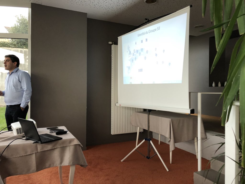 Nico_NBO's tweet photo. @sii_ouest réunion de notre agence de Lannion « 🎼ça s’est passé un jeudi au bord de l’eau » #Résultats #Perspectives #Organisation #RéussirEnEquipe #GreatPlaceToWork2018 https://t.co/p3DGrPqmII