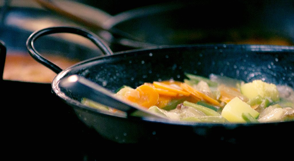 Si quieres probar sabores que te sorprenderán, de los de toda la vida en Casa Pablo, de nuestra #CocinaTradicional deléitate con un clásico, nuestra “Menestra de verduras Concierto de Aranjuez" ¡Irresistible! 
#SomosAranjuezDesde1941 casapablo.net