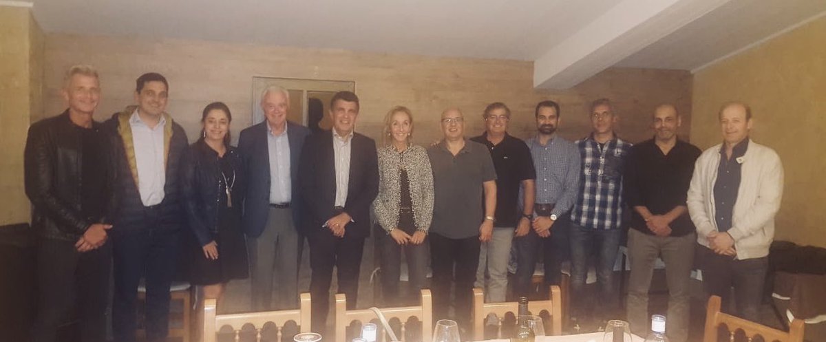 nataciocat's tweet photo. Ahir el President de @nataciocat Enric Bertrán va visitar la delegació de clubs de la Catalunya Central en un acte a Manresa https://t.co/p3OLiQQfrI