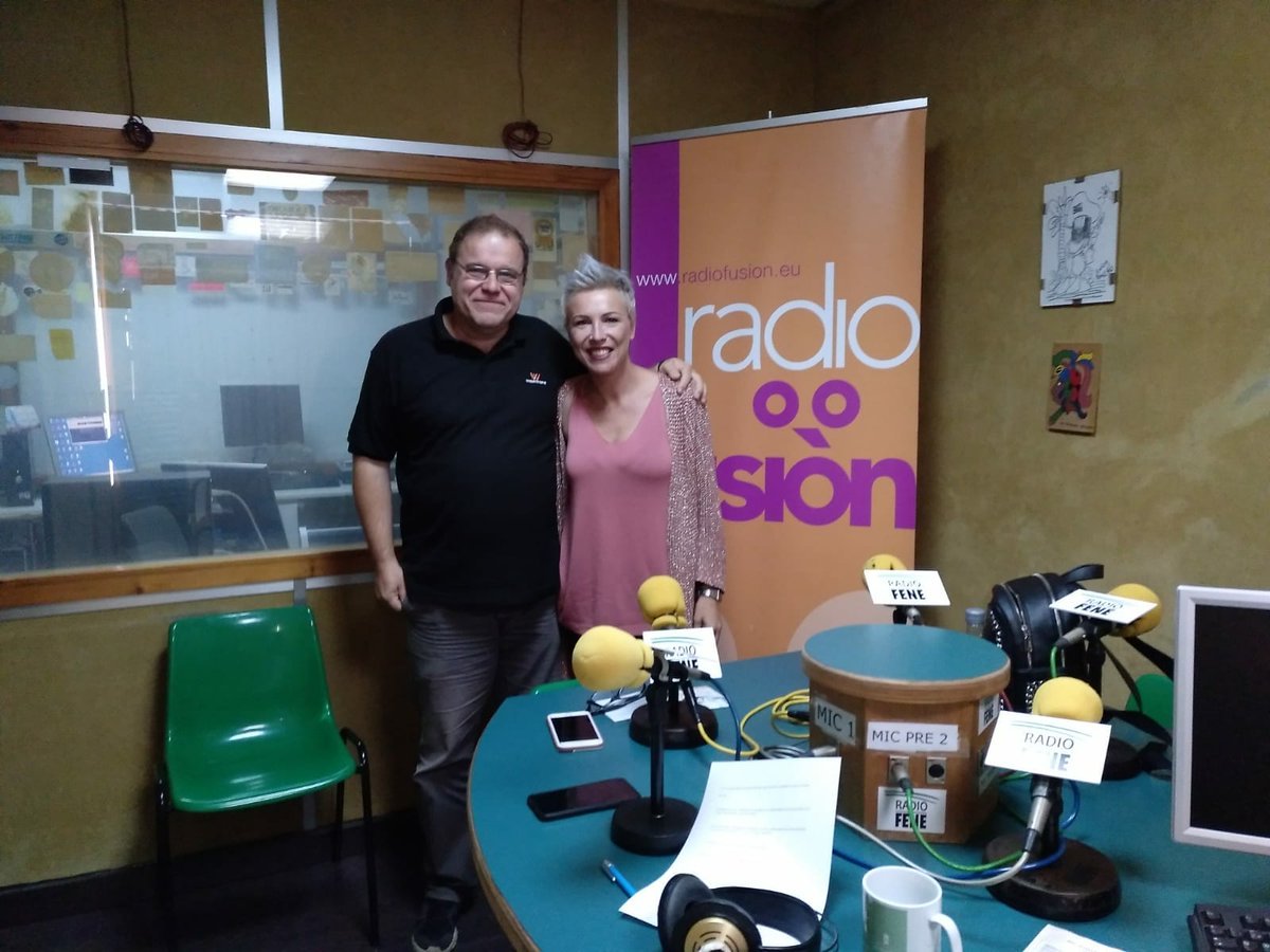 ➡️Charo Pita Todos queren ser   
➡️Astarot A Santiago vou  
➡️Nao <a href="/somosnao/">Nao</a> Cultura critica  
➡️Pucho Boedo O vello e o sapo     
➡️Aid Cantarte hei Galicia
➡️Talabarte Sísamo road  
➡️<a href="/SusanaSeivane/">Susana Seivane 🍍</a> Papá pum pum 
Os venres, sesión doble no Sonsdenós🎧ivoox.com/sons-nos-19-10…