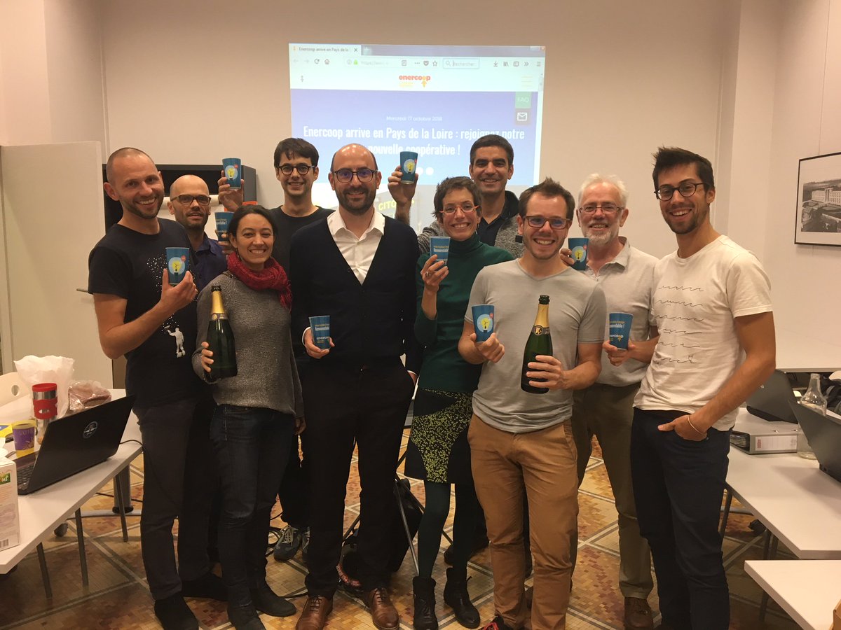 Hier soir, le CA d'<a href="/EnercoopPDL/">Enercoop Pays de la Loire</a> a fêté à Angers la création administrative d'#ENERCOOP_PaysdelaLoire.  Un pas de plus dans l'aventure collective de cette nouvelle  coopérative, nous sommes presque prêts pour lancer la levée de fonds! A  vos marques...