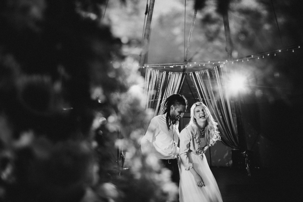HiddenHiveTipis's tweet photo. FRIDAY FEELS
•••••
Life feels better when you’re laughing - true story!
•••••
Fun-loving shot from our launch styled shoot at #TheHiddenHive with @thegribbons &amp; a whole host of talented folk
•••••
Happy #Friday everyone!
#Friyay #Tipis #Wedding #Derbyshire https://t.co/AqfuieEVnO