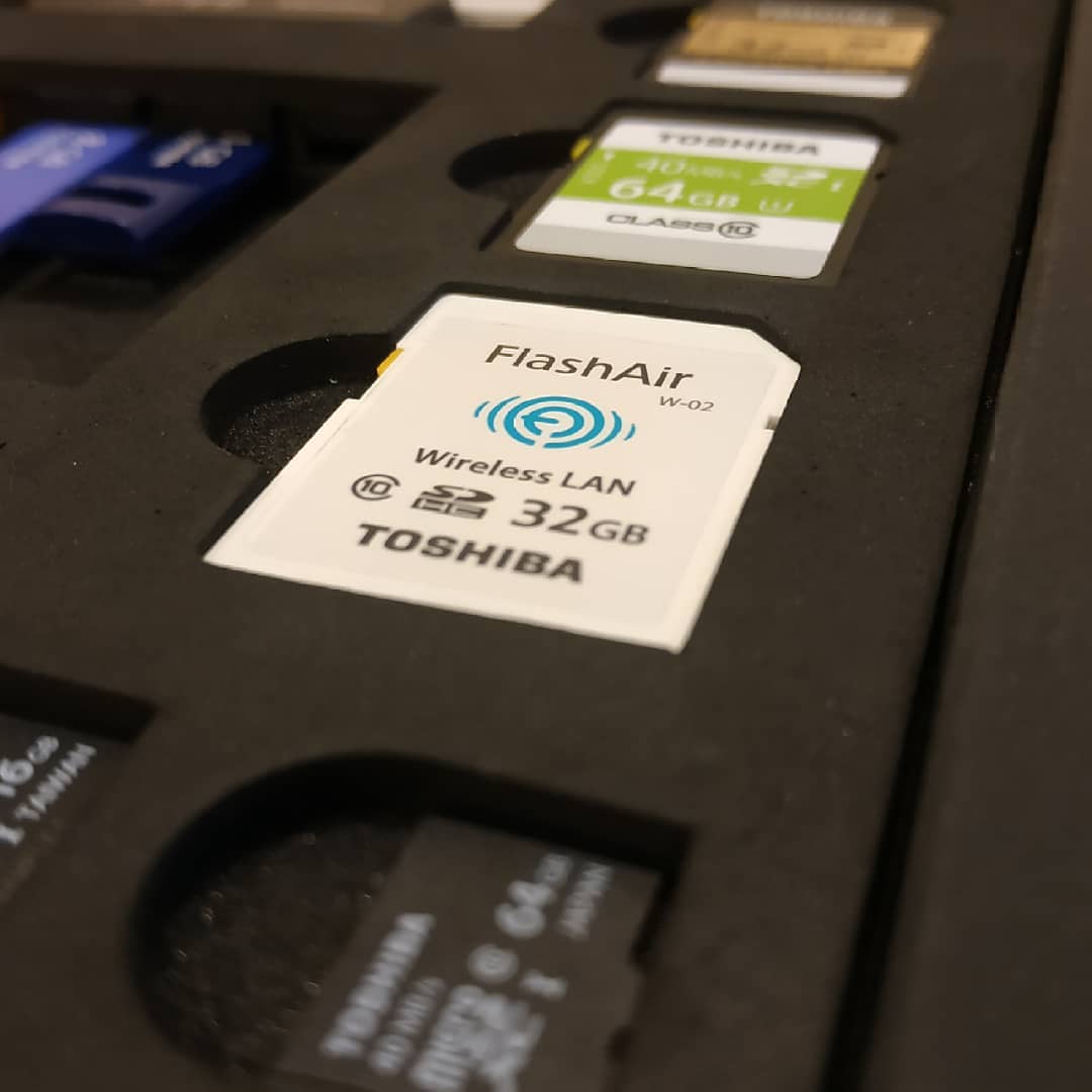 ToshibaMemoryID's tweet photo. Mau upload foto tapi kameranya belum ada wifinya?
Tenang guys..pake Toshiba Flash Air kameramu langsung bisa kirim foto ke hp, karena selain sebagai memory, Toshiba Flash Air ini juga bekerja sebagai perangkat wifi
#toshiba #toshibamemorycard #flashdisk #toshibaid #flashdiskmurah https://t.co/GR7UrggZJ2