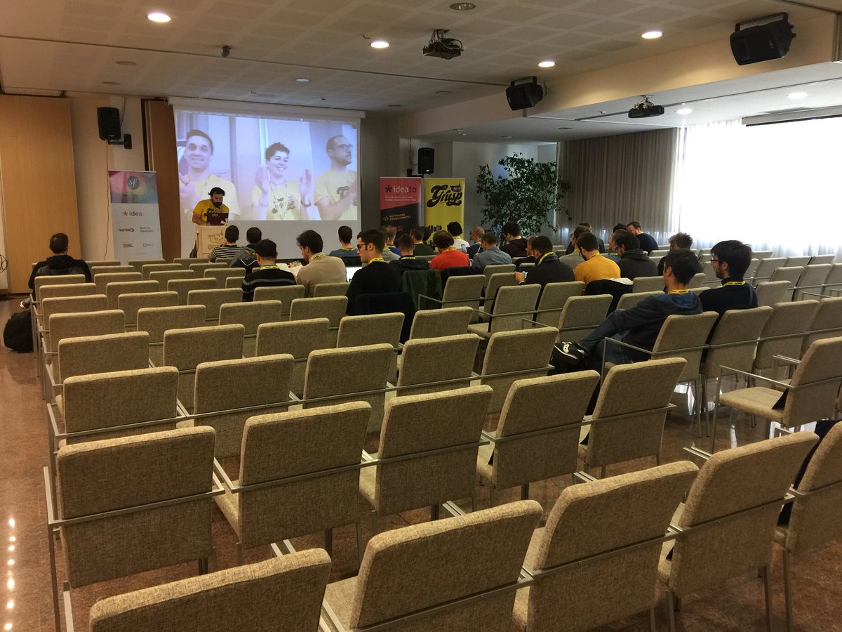 sfdayit's tweet image. ci siamo quasi #symfonyday