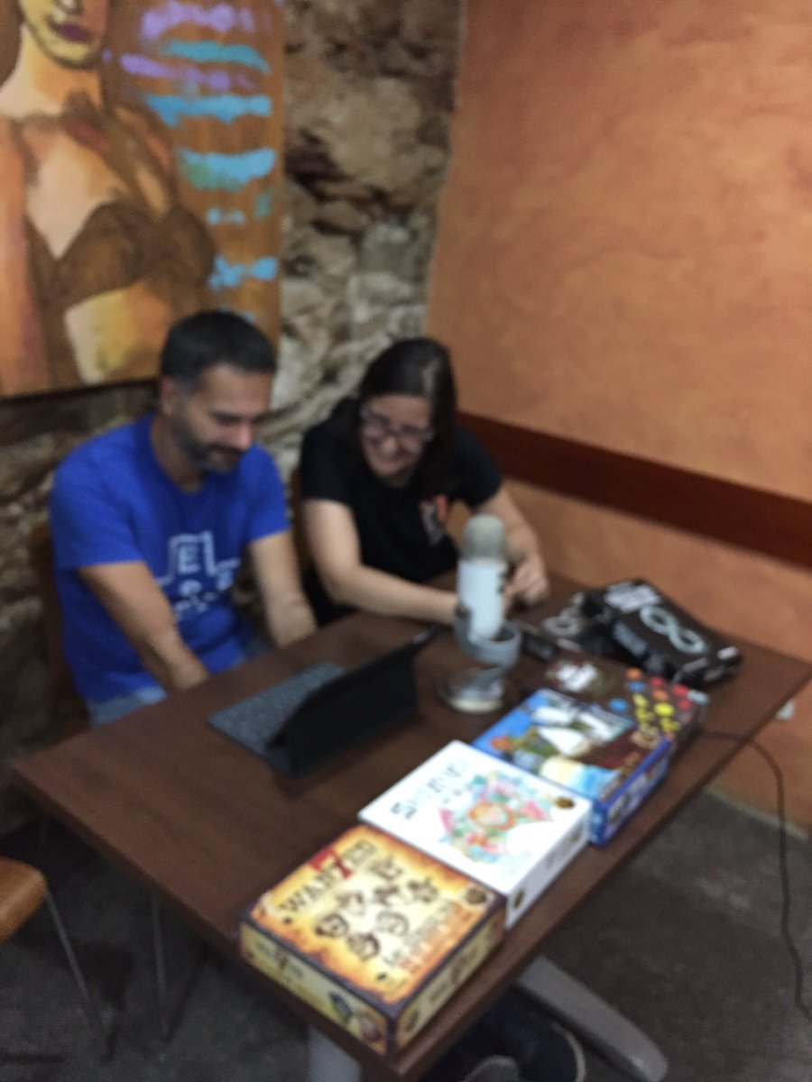 jugandoenlamesa's tweet photo. En las sesiones lúdicas de #BoardDays del club @jugonesmdr #NuriaCasellas y #EloiPujadas nos explicaron sus juegos #Shikoku #Wanted7 #Veracruz1631 https://t.co/MY9Hwz5rFX