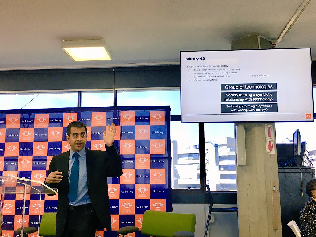 UJLibrary's tweet photo. Prof Saurabh Sinha - Industry 4.0 and higher education at the UJLibrary Colloquium on the #4IR and Library services #UJLibrary4 https://t.co/RZ9Siv6zNB