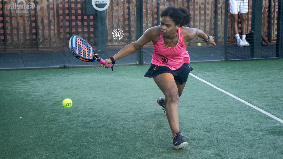 padelfotos's tweet photo. 📸 Fotogalería de Alba Pérez durante el primer #WOPENWPT de la historia.
#PadelFemenino #Padel #PadelFotos https://t.co/eBWNCgzIRr
