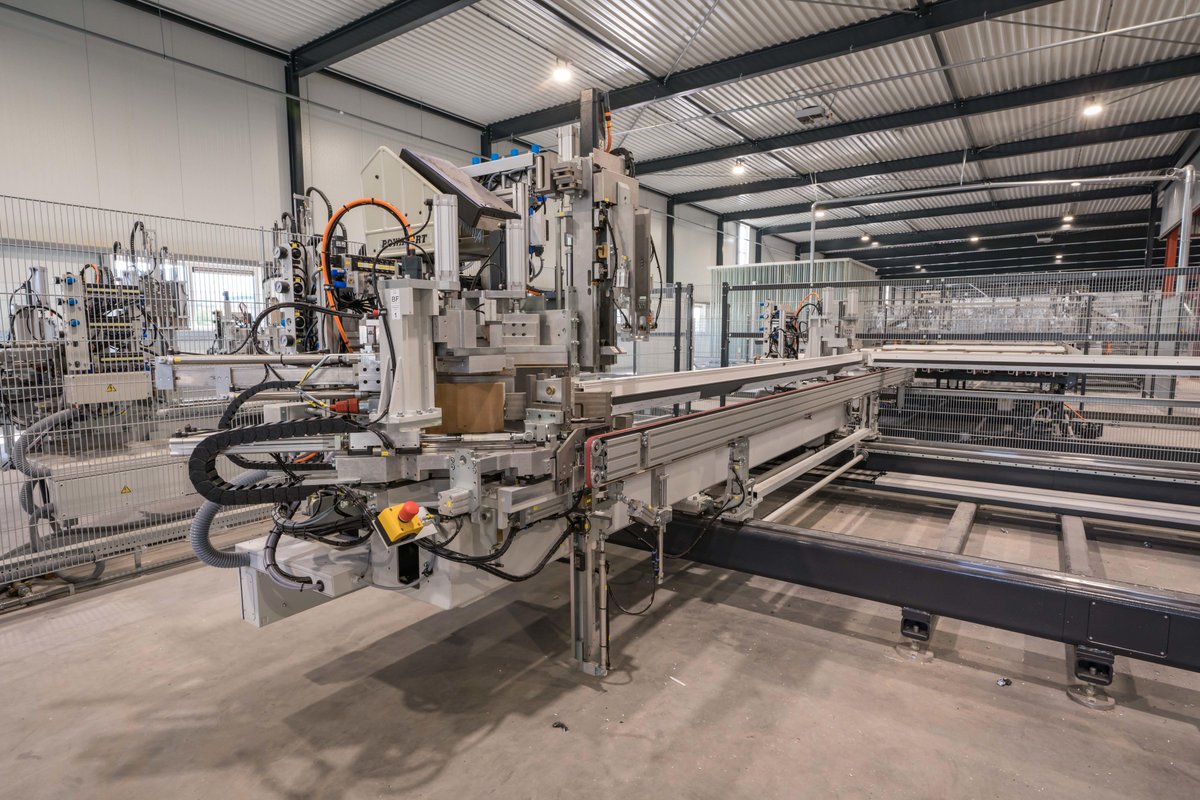 Heb jij al kennis gemaakt met onze nieuwe fabriek? Wij laten je graag onze nieuwe en ultramoderne productielocatie zien! #europrovyl #kunststof #kozijnen #leeuwarden #productielocatie