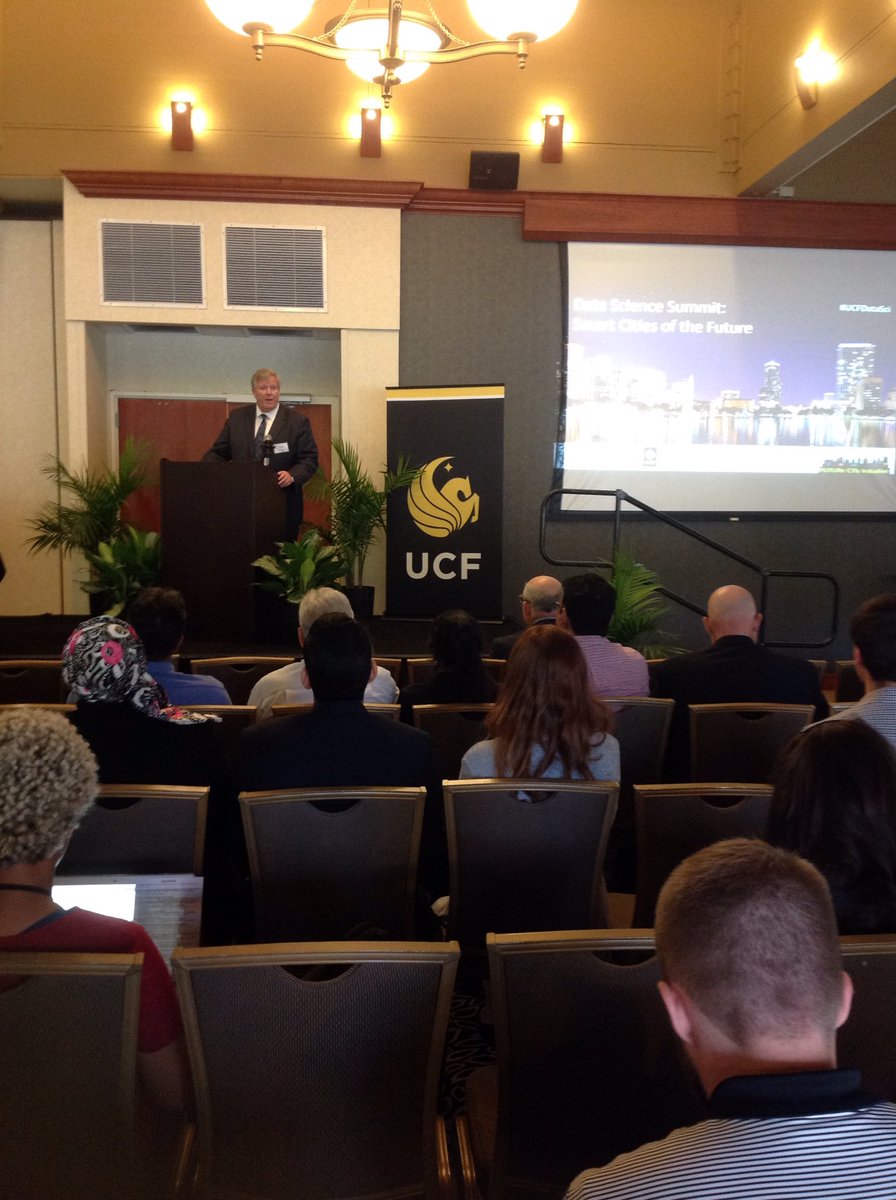 UCFCECS's tweet image. Dave Hopping, President of Siemens Building Technologies announces the @SiemensUSA partnership with @UCF to build a data analytics hub that ties us into the smart cities grid. #UCFDataSci