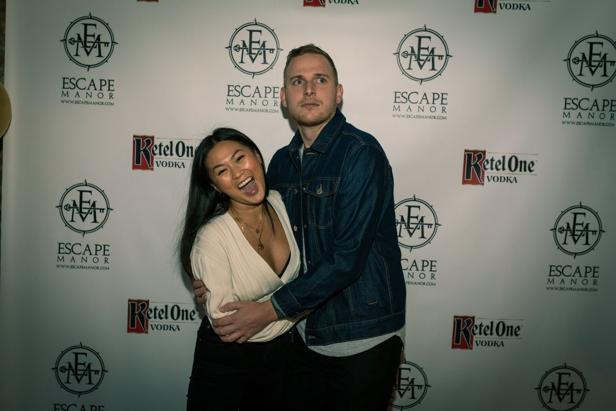 "Shall we try an Escape Room tonight 🔐? Or simply throw some axes 🎯?"#FearlessFridays #ToughDecisions #KingWest #ImmersiveEntertainment