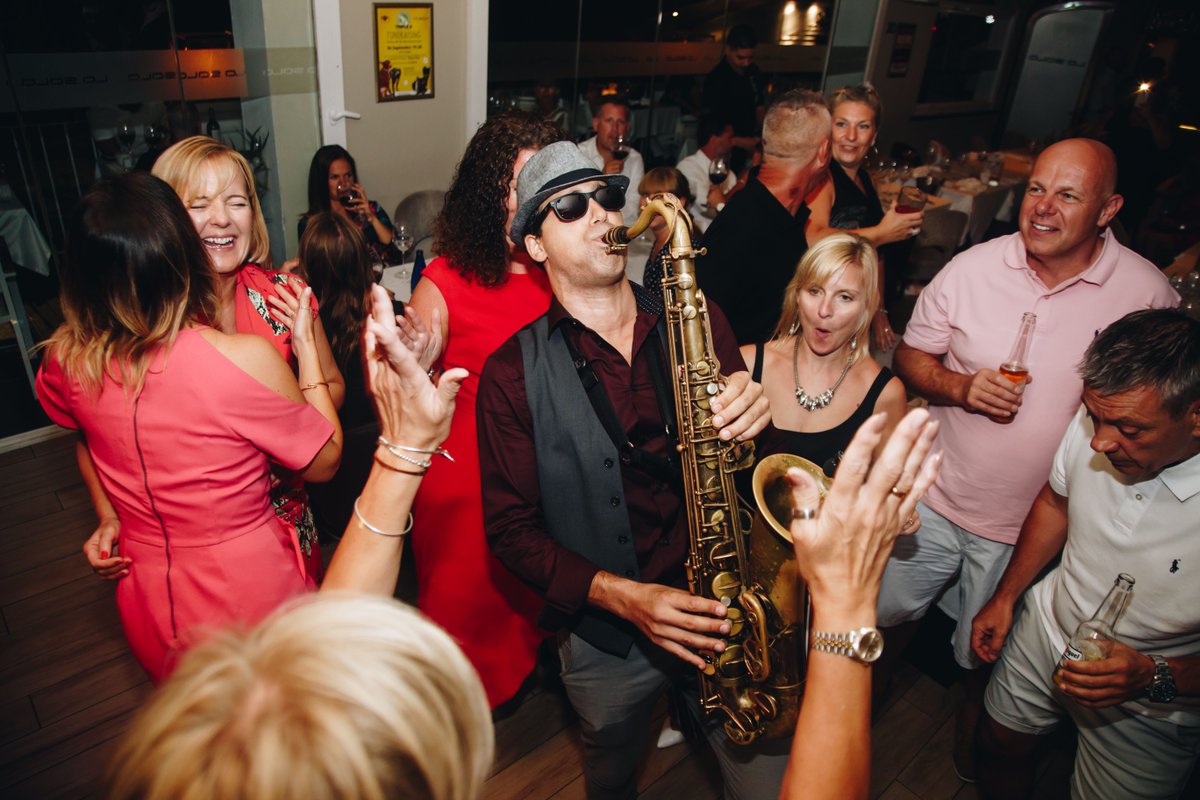 lasalabanus's tweet photo. One day to go! โจAre you ready for our #VivaLaSala? ๐Last few tables available... make sure you book your place to our #Dubaibrunch !
#freeflowingcava #freecocktails
#saturdaybrunch #puertobanus #marbella #marbellalife #marbs #lasalaweekends #funbrunch #brunching https://t.co/iGTShL0IW5