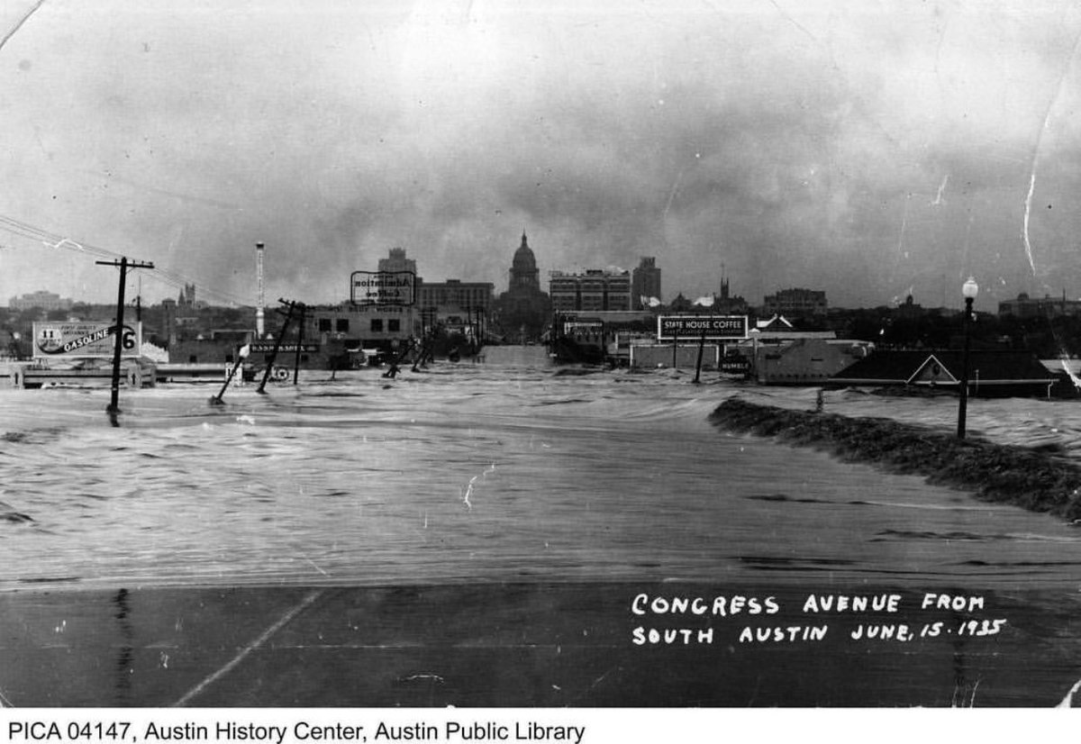 TPWDparks's tweet photo. Let's have a flashback Friday today and visit Austin in 1935. The wild Colorado River passes through several #TXStateParks such as #ColoradoBendStatePark and #InksLakeStatePark. Thanks to the @LCRA an effective flood management system of dams help control massive flooding. #FBF https://t.co/PIckyRvea2