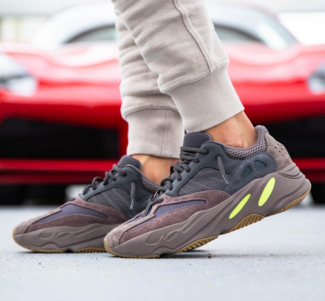 yeezy boost 700 mauve uk