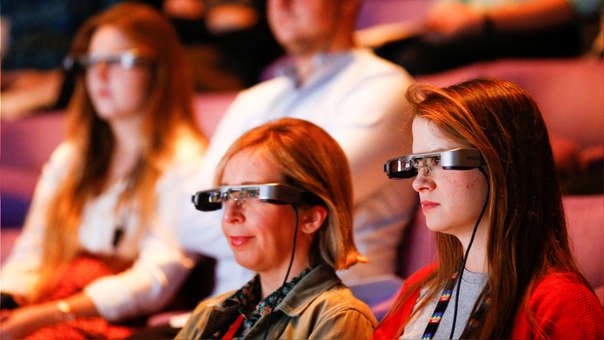 Authot_com's tweet photo. "Réalité augmentée et reconnaissance vocale au service de l'accessibilité" Découvrez les lunettes intelligentes qui rendent les œuvres accessibles aux #sourds et #malentendants. Plus d'infos sur notre #blog > https://t.co/jze8DOMa2S #LunettesIntelligentes #IOT #soustitrage https://t.co/rjwDQ2iN7a