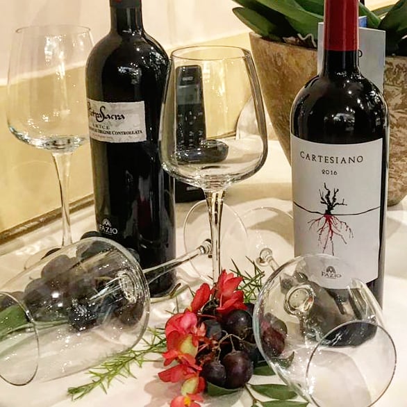 FazioWines's tweet photo. I nostri vini Erice doc protagonisti ieri sera del Royal Partners Dinner al prestigioso Hotel Ambasciatori Palace di Roma  🍷
E con noi c'era anche un amico speciale 😉

#faziowines #ericedoc #roma #wine https://t.co/IIgS1RoEOH