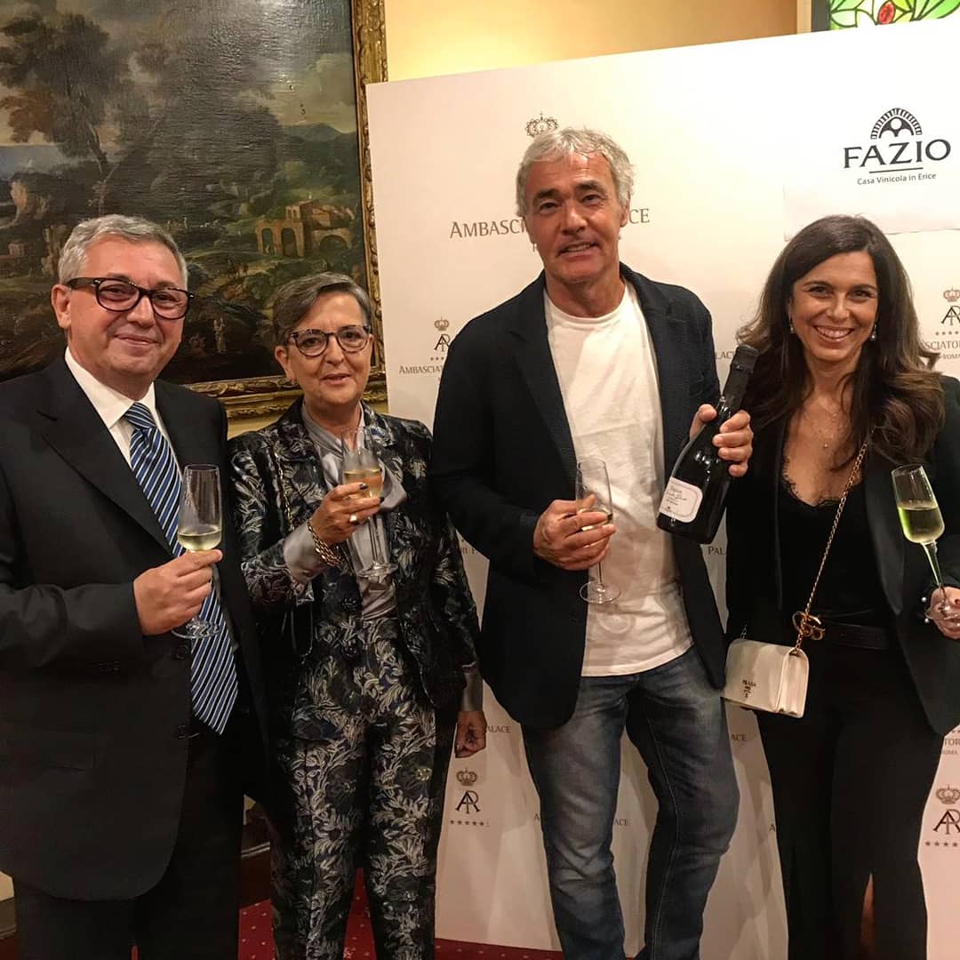 FazioWines's tweet photo. I nostri vini Erice doc protagonisti ieri sera del Royal Partners Dinner al prestigioso Hotel Ambasciatori Palace di Roma  🍷
E con noi c'era anche un amico speciale 😉

#faziowines #ericedoc #roma #wine https://t.co/IIgS1RoEOH