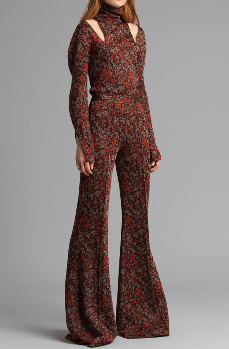 YorkdaleStyle's tweet image. Psst, what’s the secret to effortless fall style? Say oui to French girl chic in a @chloefashion  mini shirtdress splashed with geometric prints 😍🌟Discover more boho-inspired pieces on the blog loom.ly/GSug3Os
#yorkdalestyle #FW2018 #falltrends #chloe