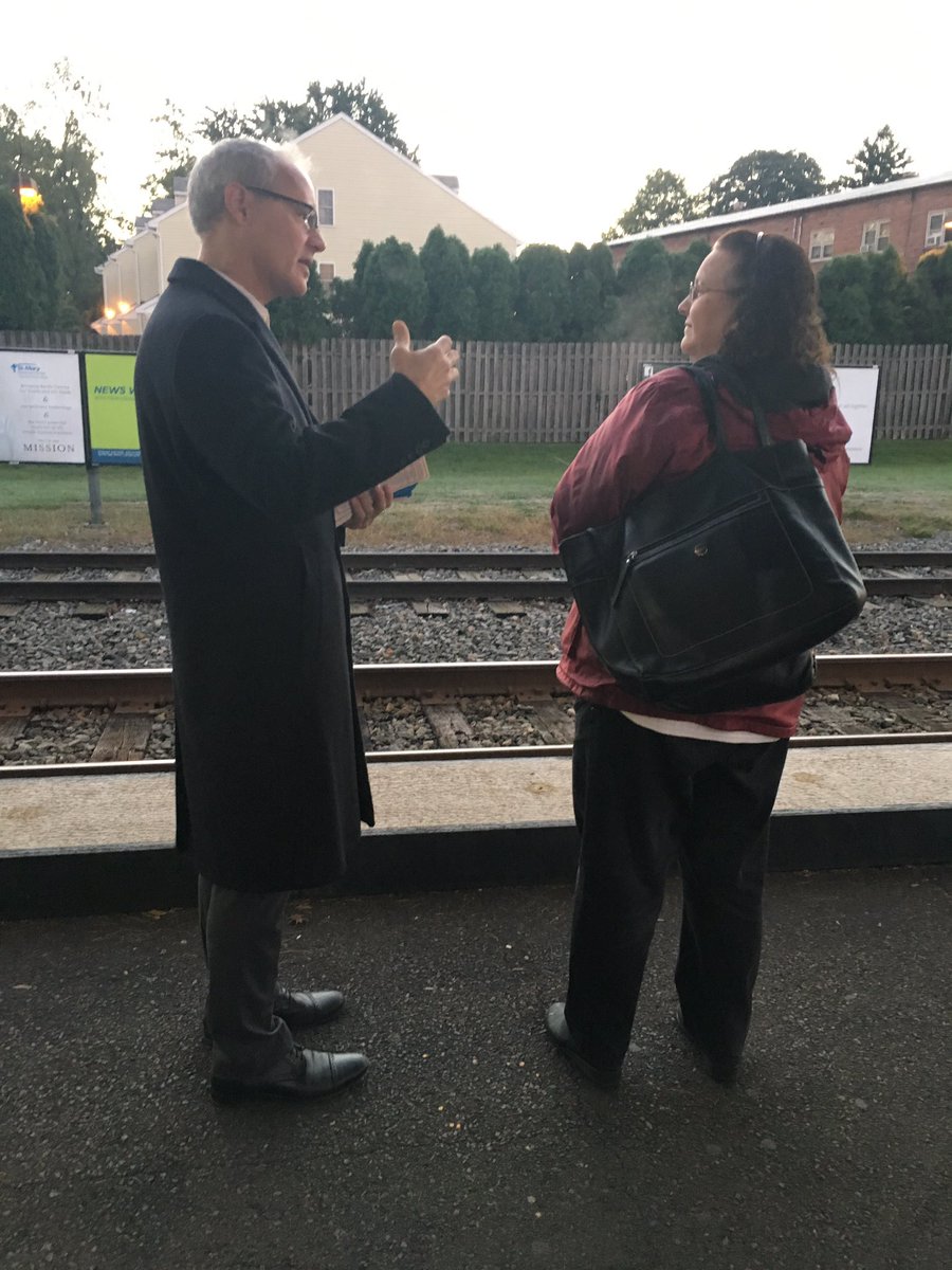 BolingStateRep's tweet photo. Beautiful fall morning - great way to start the day, speaking to voters at the Hatboro Train Station.
18 days until we restore some sanity and humanity to Harrisburg.
Let’s do this!
#LetsGoBoling https://t.co/iOG5Z1uVZs