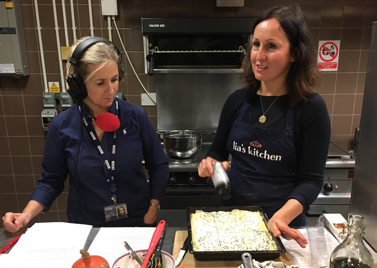 The perks of working on Foodie Friday! Lia Moutselou of @LiasKitchen made an incredible Kolokithopita (Greek pumpkin pie) for #EleriSion to try on #BBCRadioWales #FoodieFriday