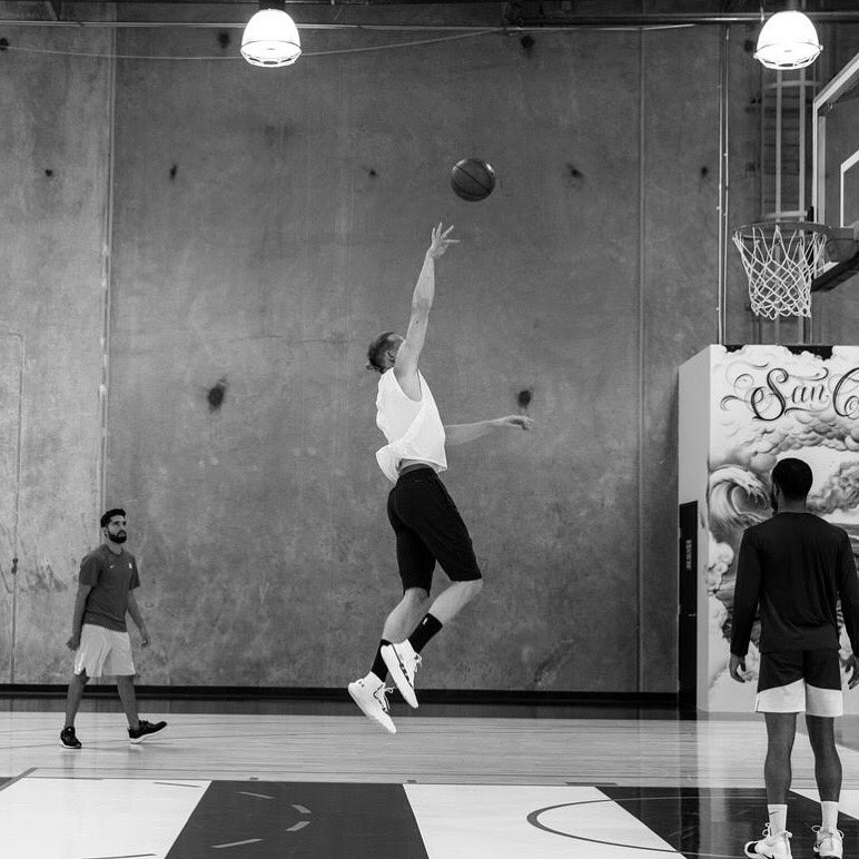 Kyle Singler tweet media