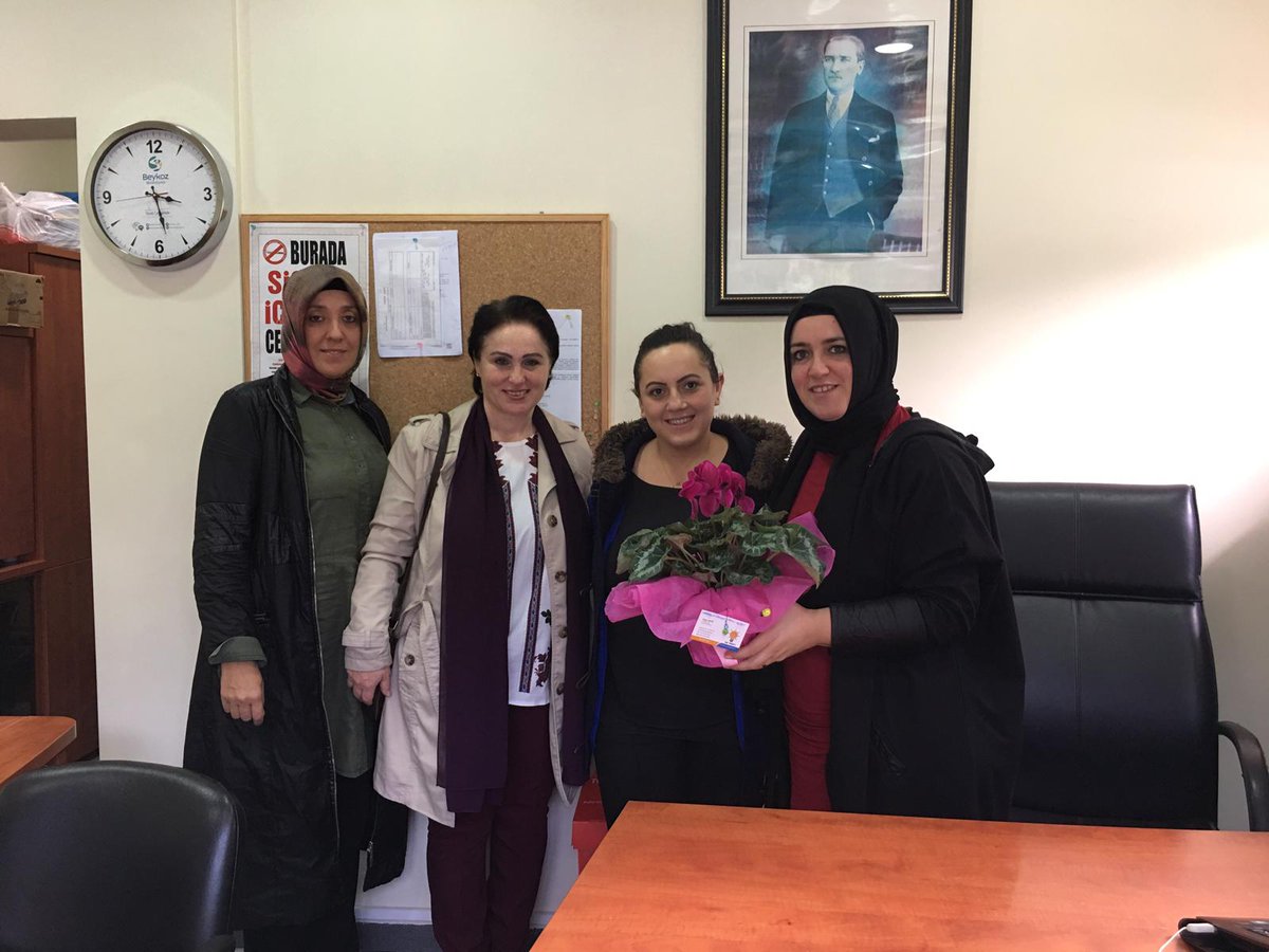 akkadinbeykoz's tweet photo. Yerel Birimler Başkanımız @aysunkey5353
19 Ekim #MuhtarlarGünü Dolayısıyla Anadolu Hisarı Mahalle Muhtarı Güzin Merve ve Acarlar Mahalle Muhtarı Yasemin Çamlıbel'i Makamlarında Ziyaret Ettiler. https://t.co/xJAMjLzBCh