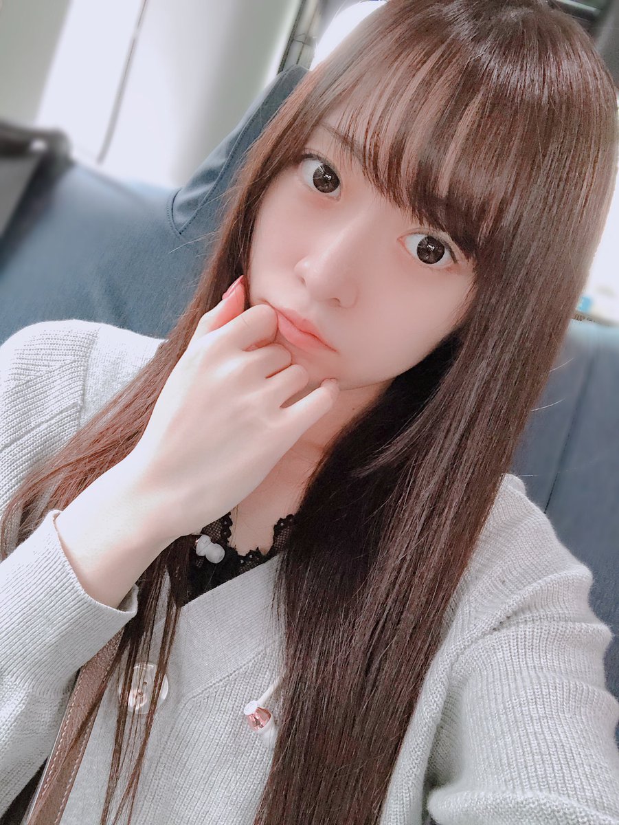 eririn959's tweet photo. Q-bitにて
引きこもりのクーデレ悪魔、白影雪花役を演じさせていただくことになりました！よろしくね！わくわくです！

(共通点が多い気がするので似たポーズしてみた。) https://t.co/L9K8u1rjzW