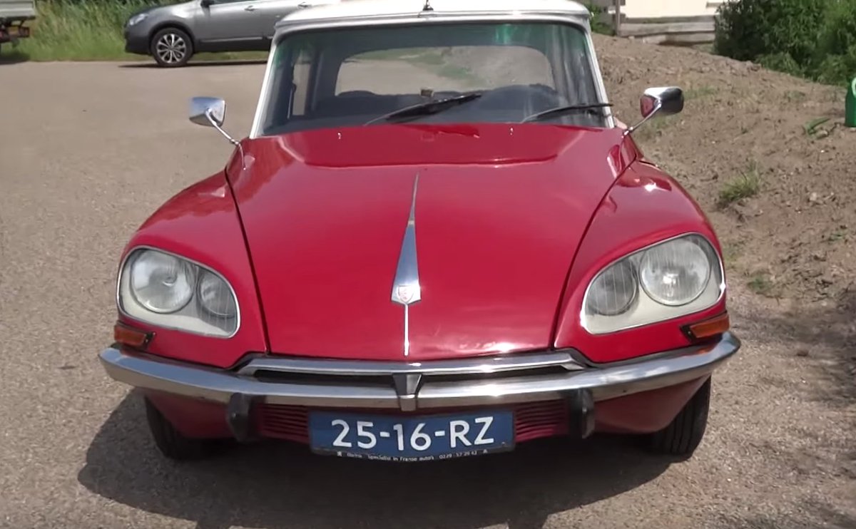 FRESH TRACKS FRIDAY: The 1971 Citroën DS is one of the most innovative &amp; unusual cars ever designed — for example, in conventional cars, hydraulics are only used in brakes and power steering. In the DS they were also used for the suspension, clutch, and transmission. #vintagecars