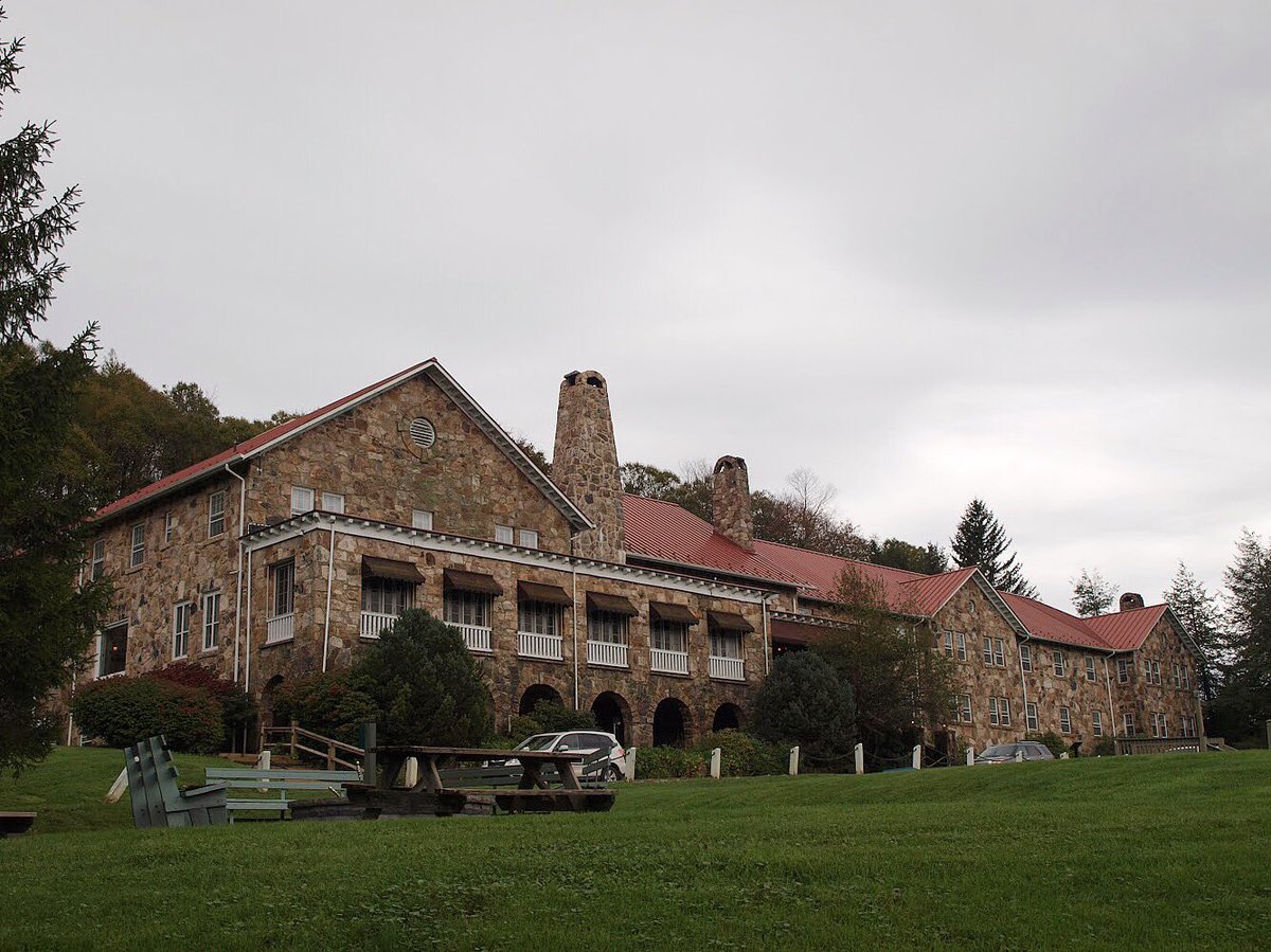 Mountain Lake Lodge is a resort hotel located in the scenic mountains of Pembroke. The resort offers lodging, a restaurant, games, a gift shop, and hiking areas. This location was one of the filming locations for the Academy Award-winning 1987 film “Dirty Dancing.”