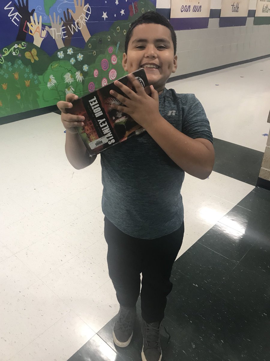 MrsWatt_5th's tweet image. This kid was waiting at the library doors to check out a new book! @Warren_Elem #libraryrules #dragonTweets