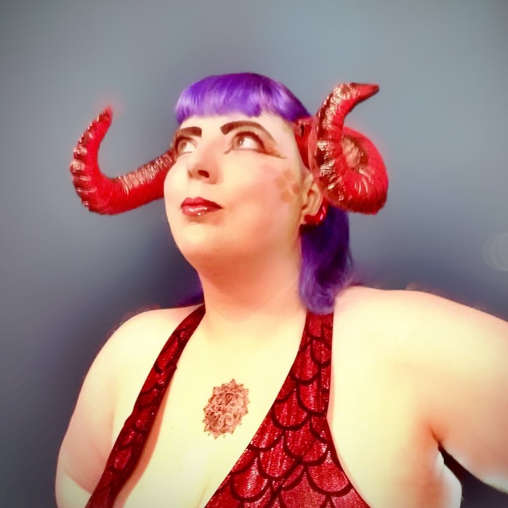 PARTY TIME...TONIGHT... 8.30 UNTIL 1AM!!!   Magic, burlesque, egyptian dance, circus and dancing all night long.    Get on your dancing shoes, get your tickets and get on down to <a href="/fulfordarmsyork/">Fulford Arms</a> facebook.com/events/2042403…
#yorkfringe #leicestersquaretheatrecompany #coquettecabaret